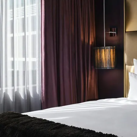 Roomers Frankfurt Central, Autograph Collection-2