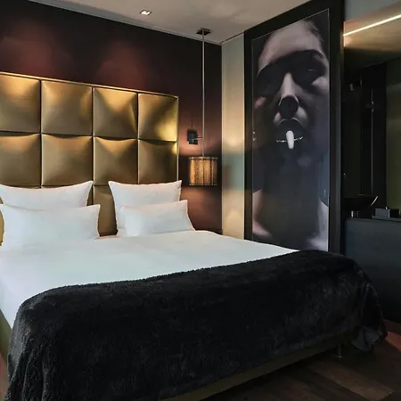 Roomers Frankfurt Central, Autograph Collection-3